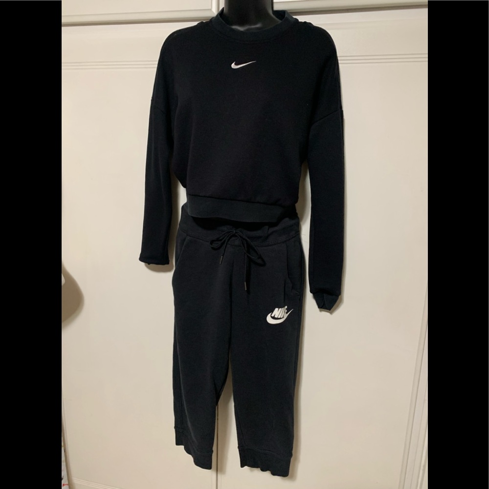 Nike Cropped Drifit sweatshirt and matching cropped sweatpants. Size Small